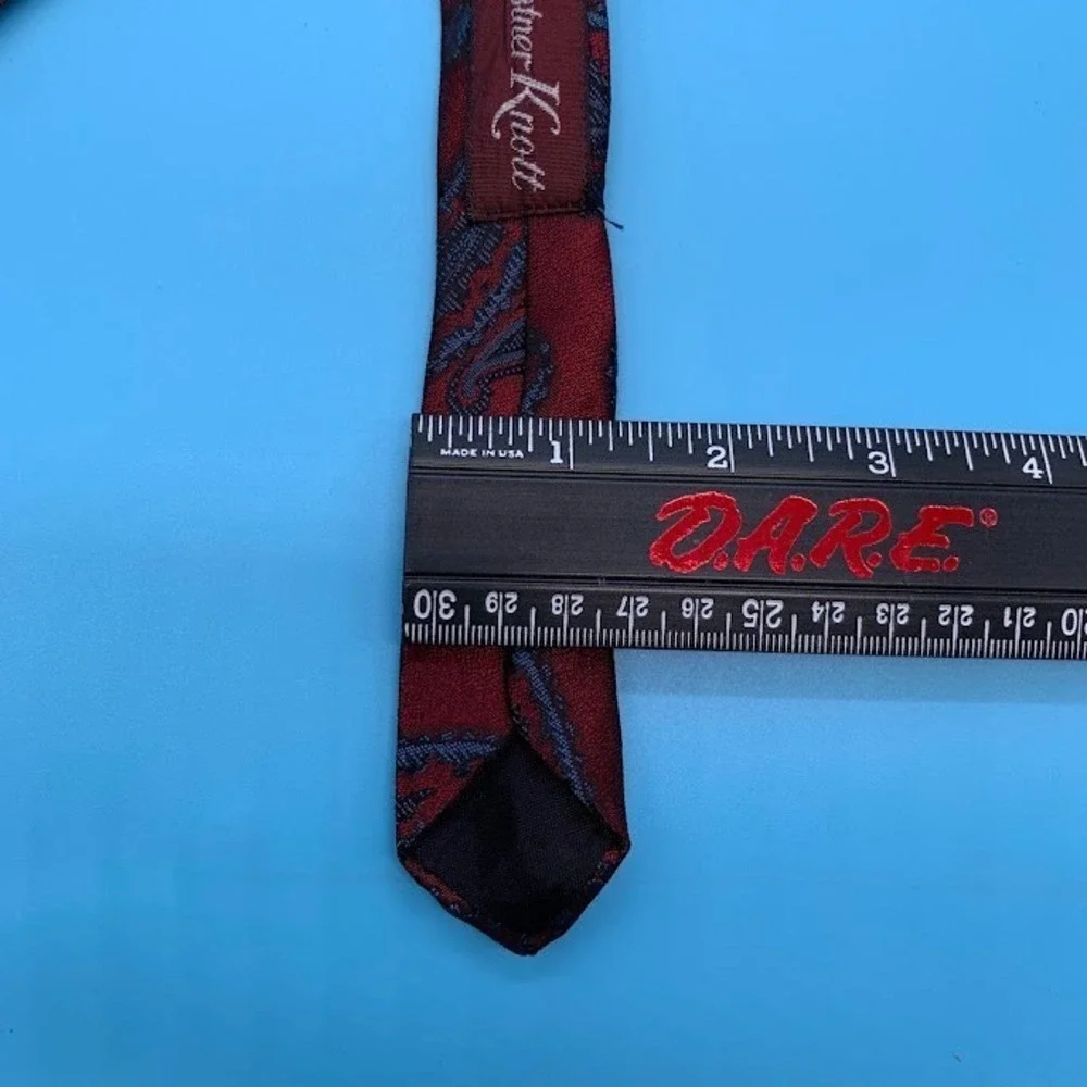 Oscar De La Renta Red/Blue Paisley Men's‎ Classic Neck Tie Castner Knott